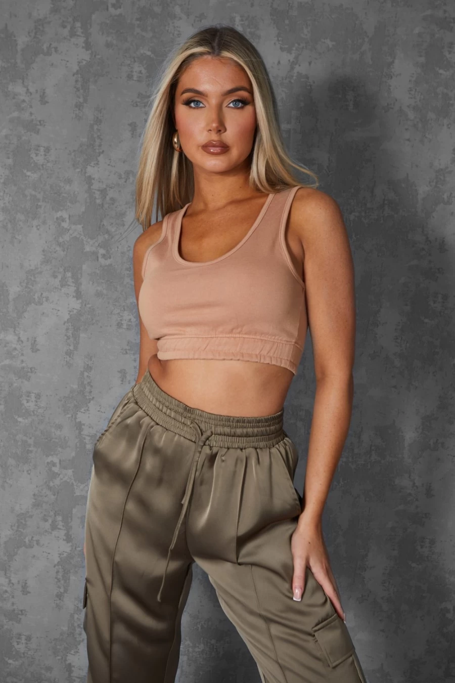 Public Desire Women's Brown Elastic Waist Crop Top - Scoop Neck Stretchy Sweater